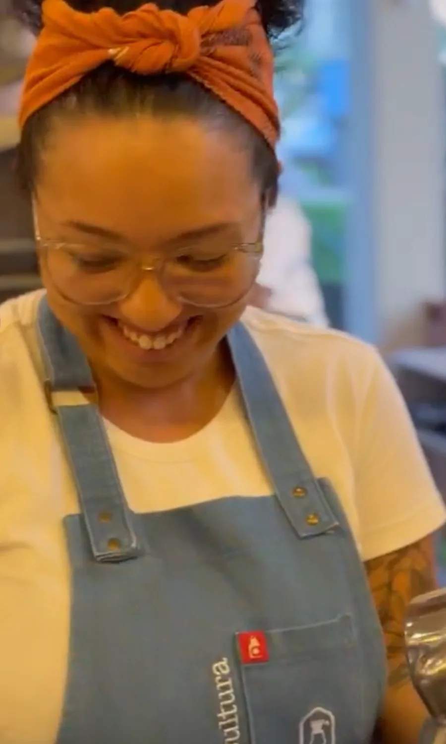 Barista do Café Cultura com avental Aprons bordado
